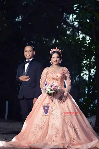 Gaun, Jas & Busana Adat — foto 14