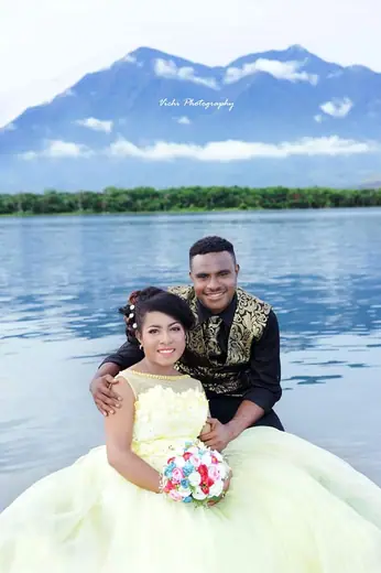 Gaun, Jas & Busana Adat — foto 24