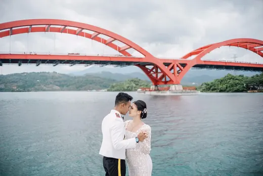 Pre-Wedding Nina & Jo — Jembatan Youtefa